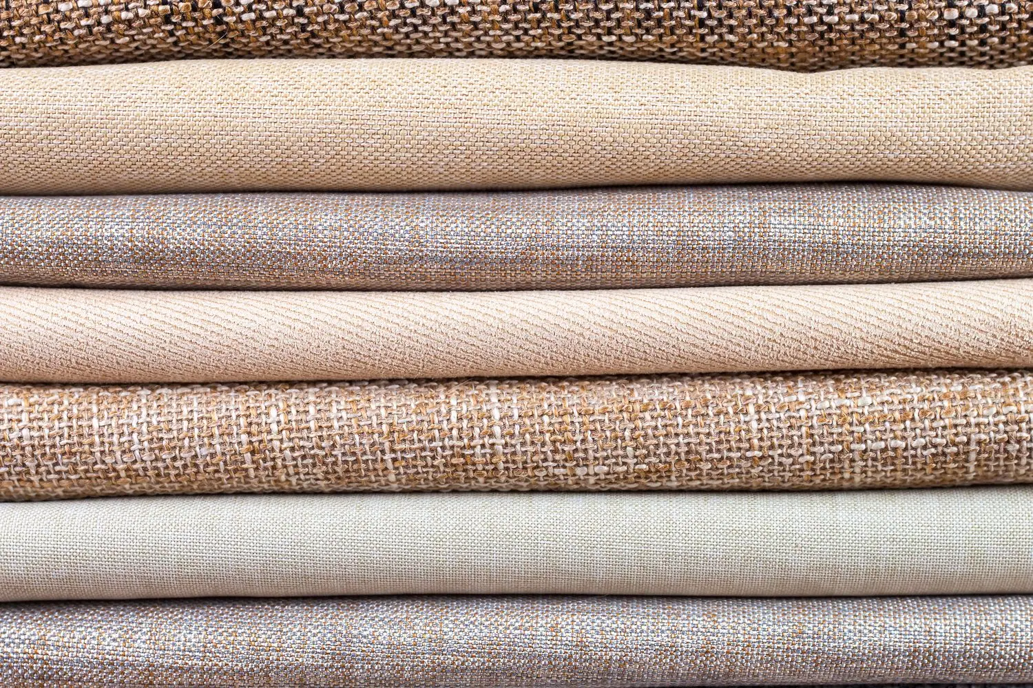 Naturalne materiały w modzie - len, bawełna, konopie