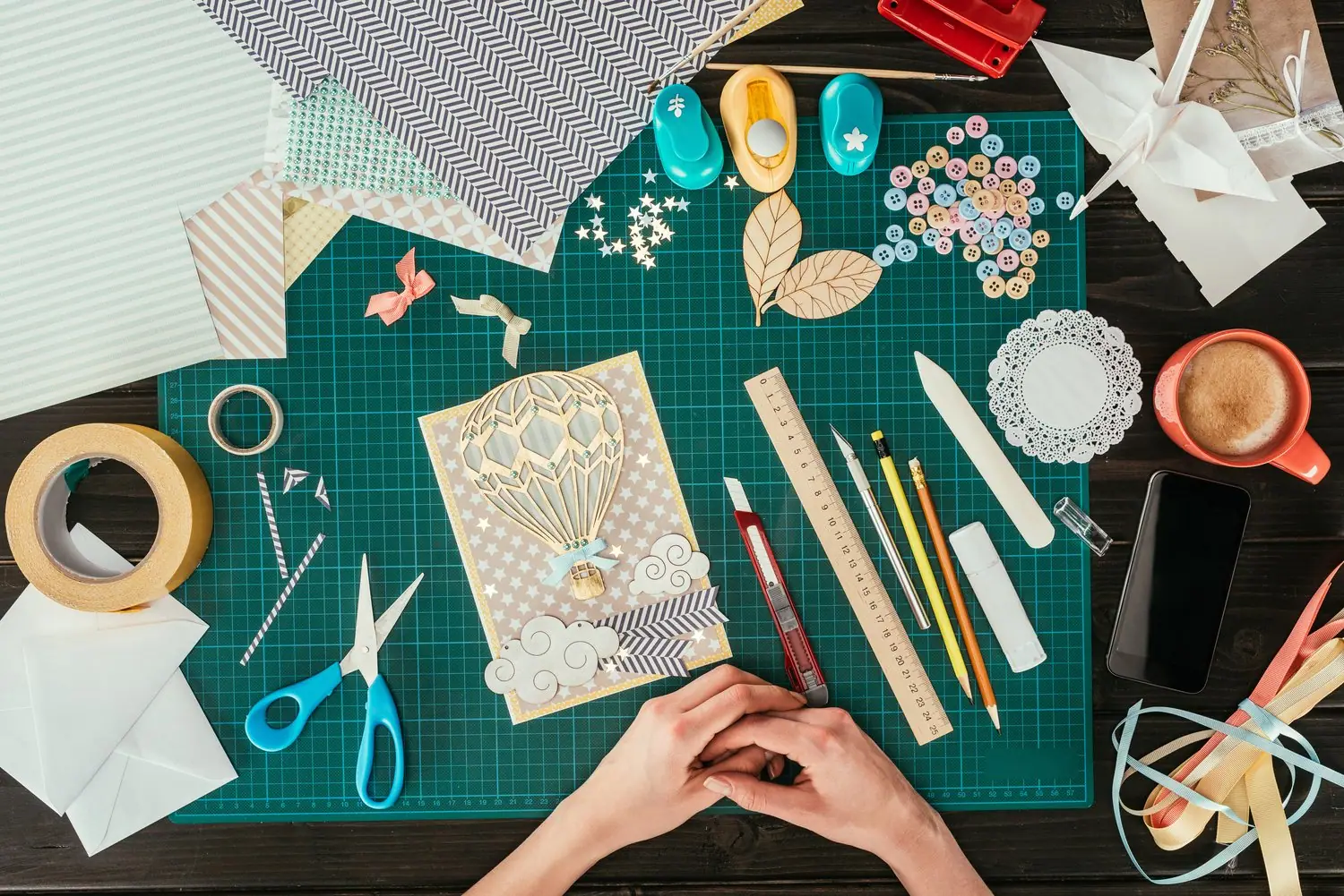 Scrapbooking - tworzenie osobistych albumów wspomnień