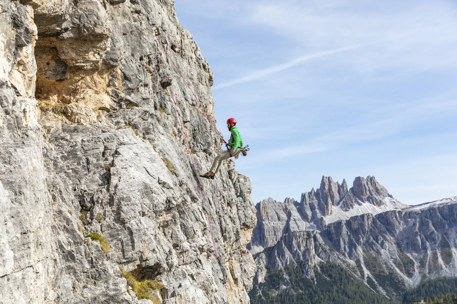 Wspinaczka via ferrata - bezpieczne trasy w Dolomitach