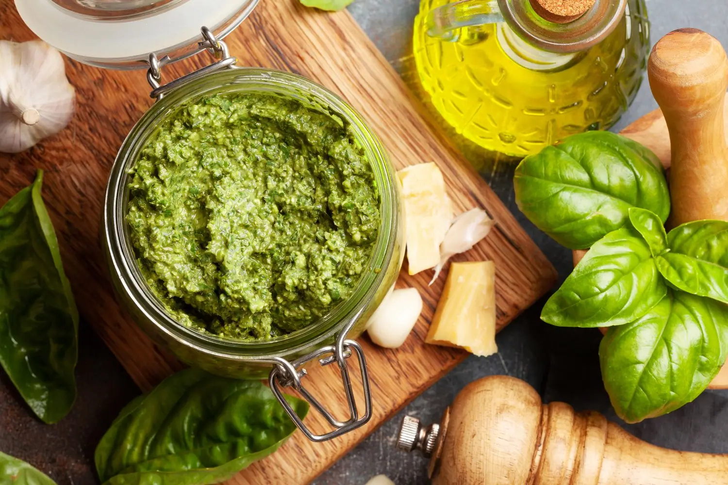 Domowe pesto - kreatywne przepisy z ziołami sezonowymi