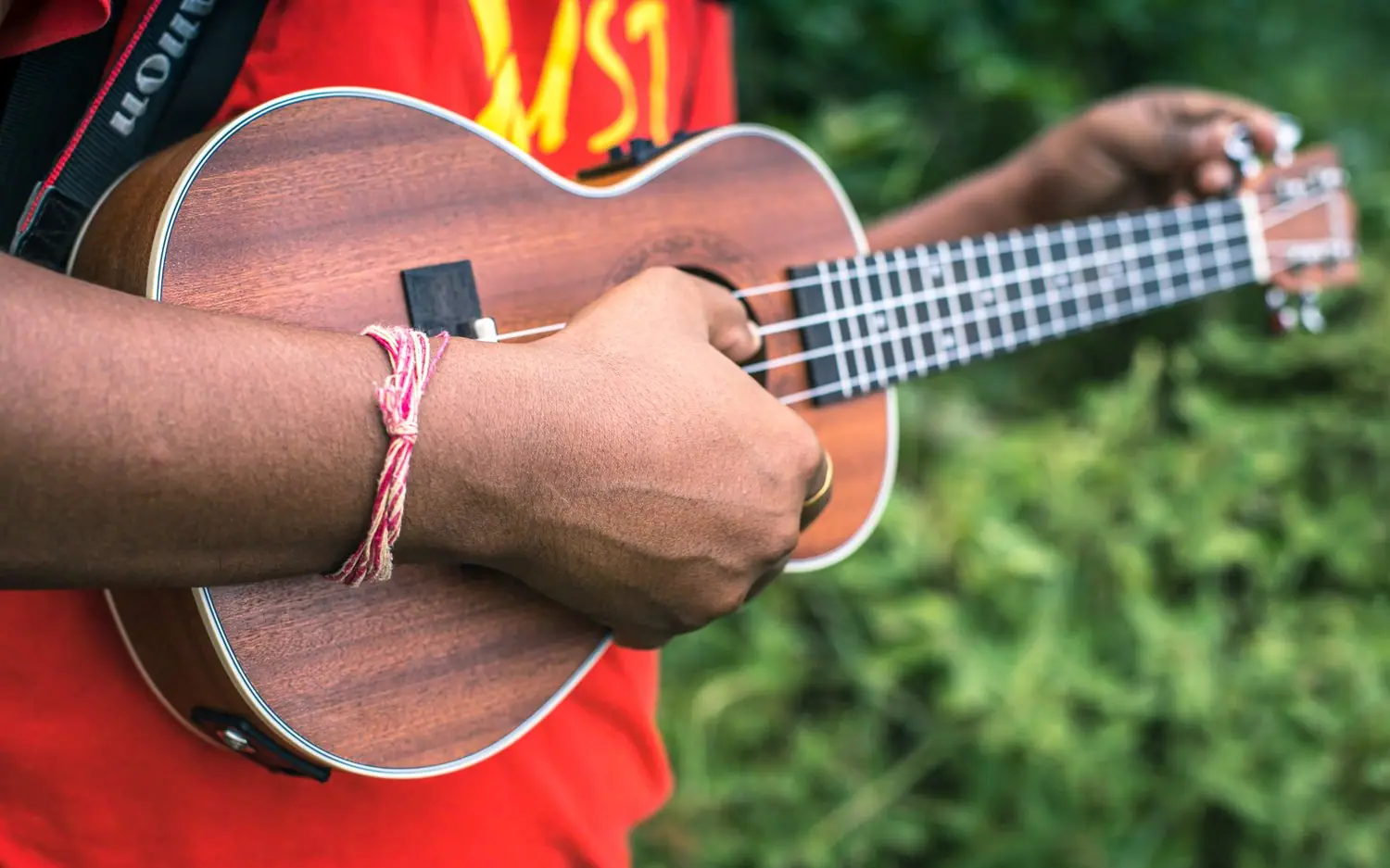 Nauka gry na ukulele - pierwsze akordy dla początkujących