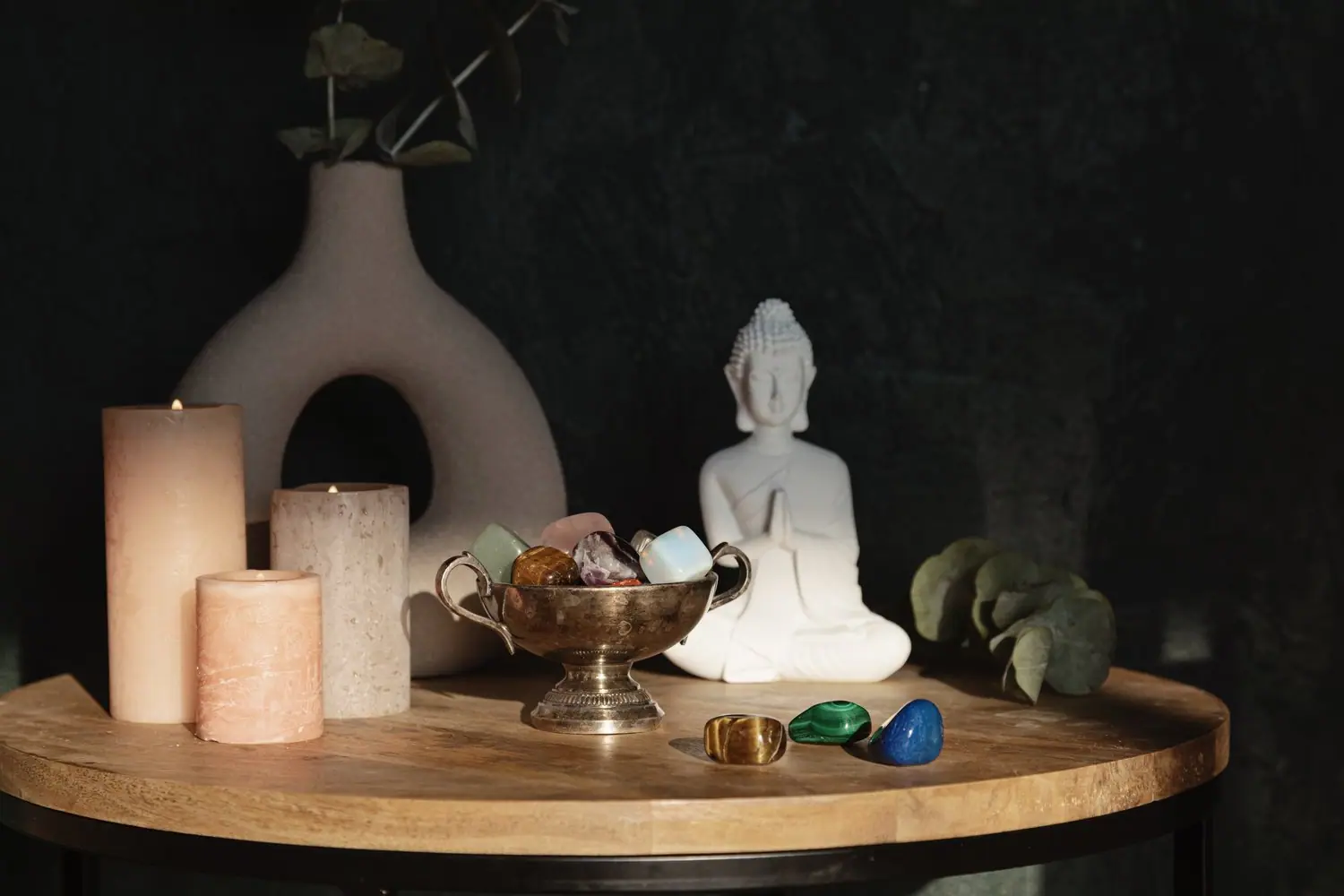 Jak stworzyć kącik mindfulness w sypialni - przestrzeń do medytacji