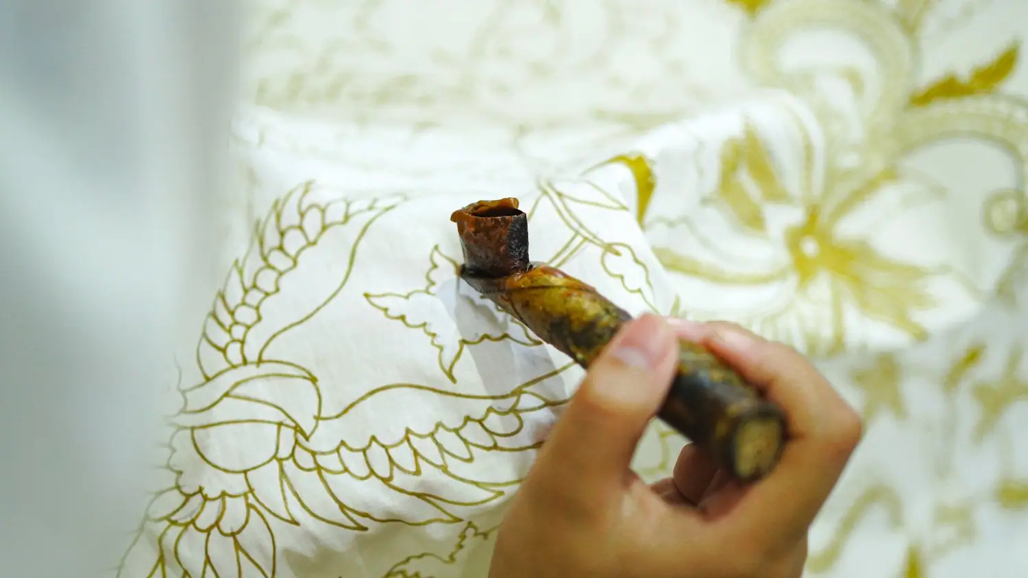 Batik woskowy - tradycyjna technika barwienia tkanin w domu