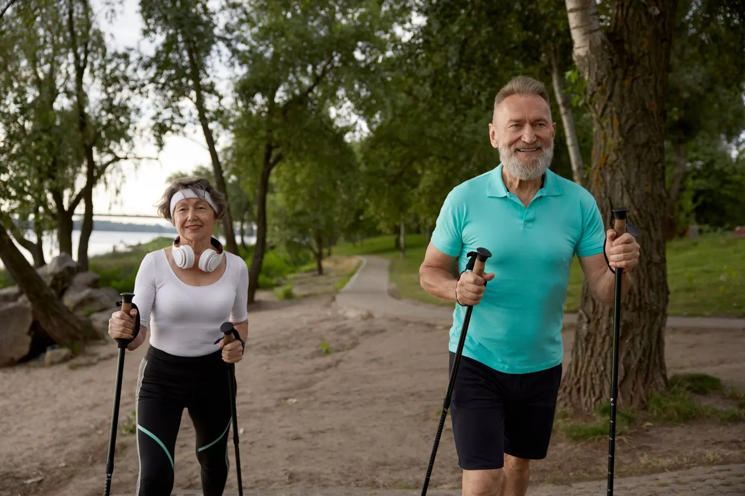 Jak dobrać kijki do nordic walking - długość i materiał dla każdego wzrostu