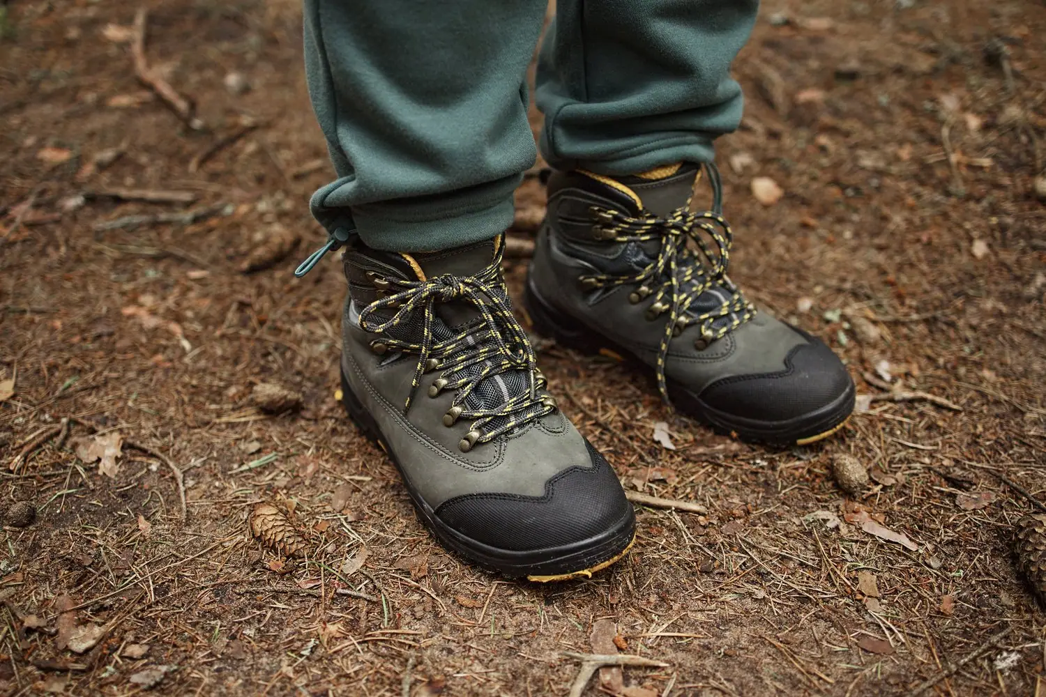 Jak dobrać buty trekkingowe - twardość podeszwy i dopasowanie do terenu